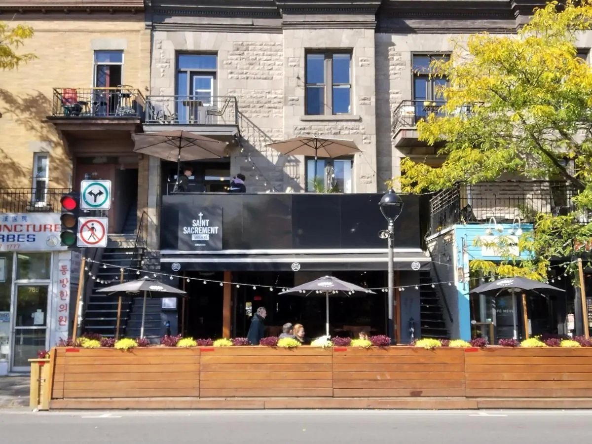 Hostel Hellostel Montreal Canada